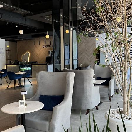 Gulf Crown Hotel Apartment Seeb Dış mekan fotoğraf