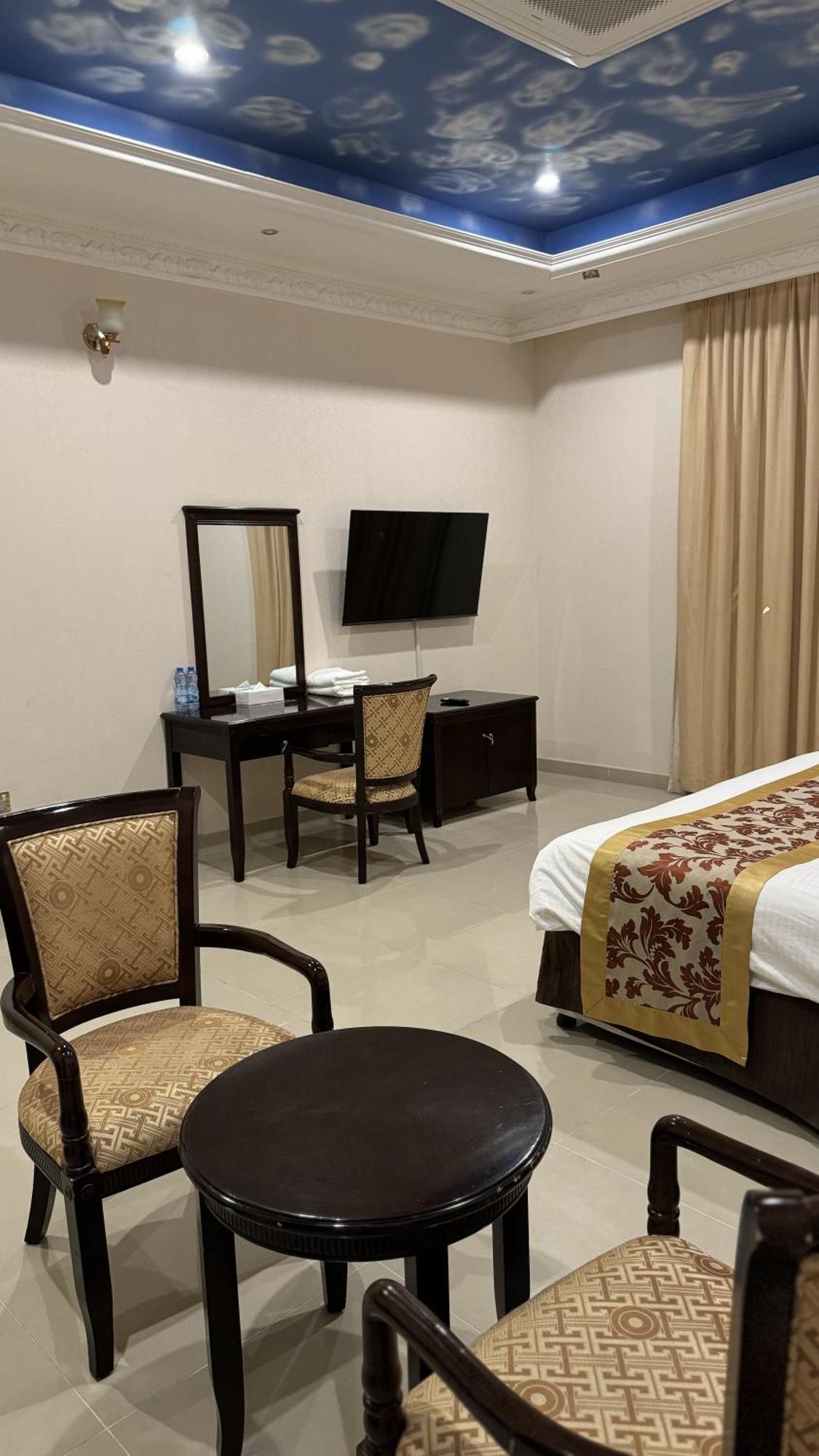 Gulf Crown Hotel Apartment Seeb Dış mekan fotoğraf