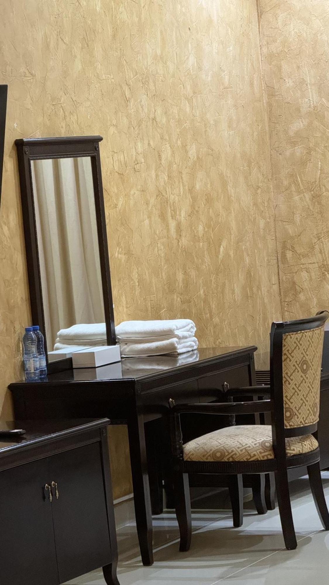 Gulf Crown Hotel Apartment Seeb Dış mekan fotoğraf