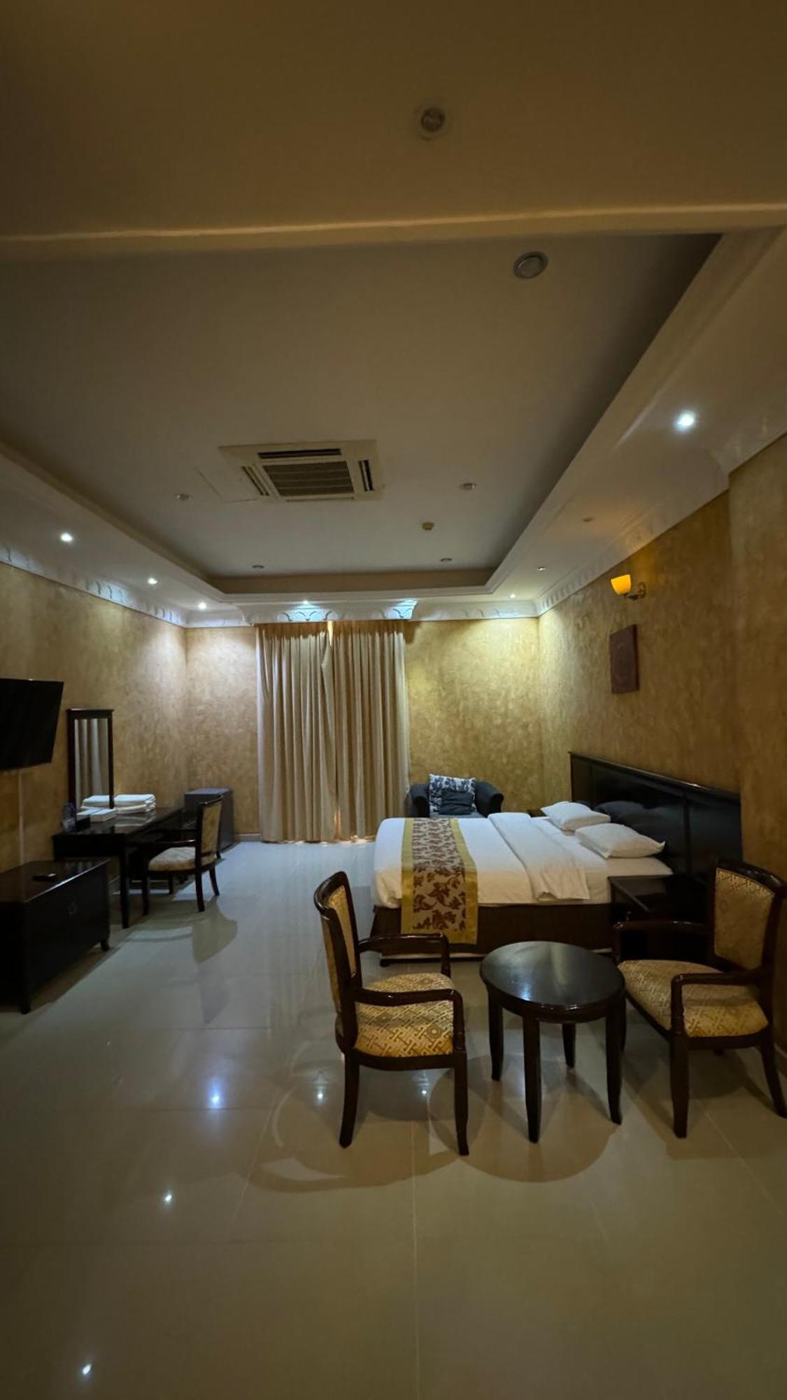 Gulf Crown Hotel Apartment Seeb Dış mekan fotoğraf