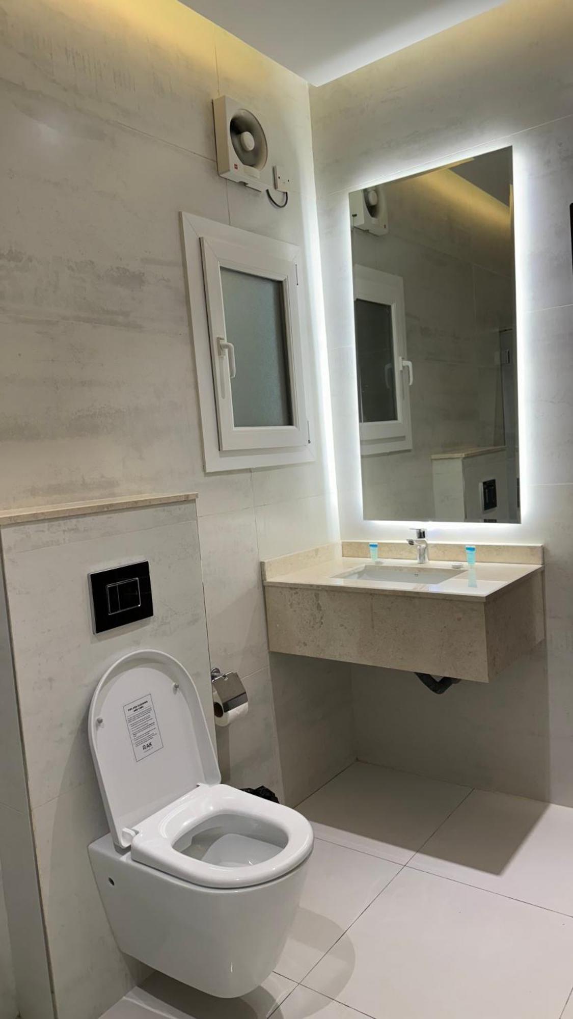 Gulf Crown Hotel Apartment Seeb Dış mekan fotoğraf